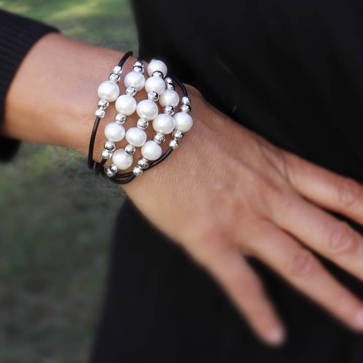 Bracelet en perles blanches design diamant 1I pour la vente par Sea Ranch Jewelry