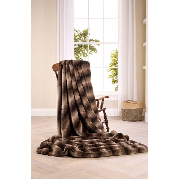 Taupe Kaninchen Alaska Kunstfell-Tagesdecke 100 für den Großhandel von Katrina Hampton