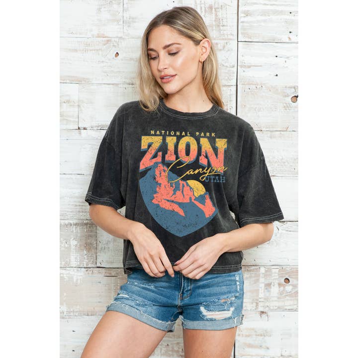 ZION UTAH - Top curto Mineral Wash por atacado de Amused by Blue