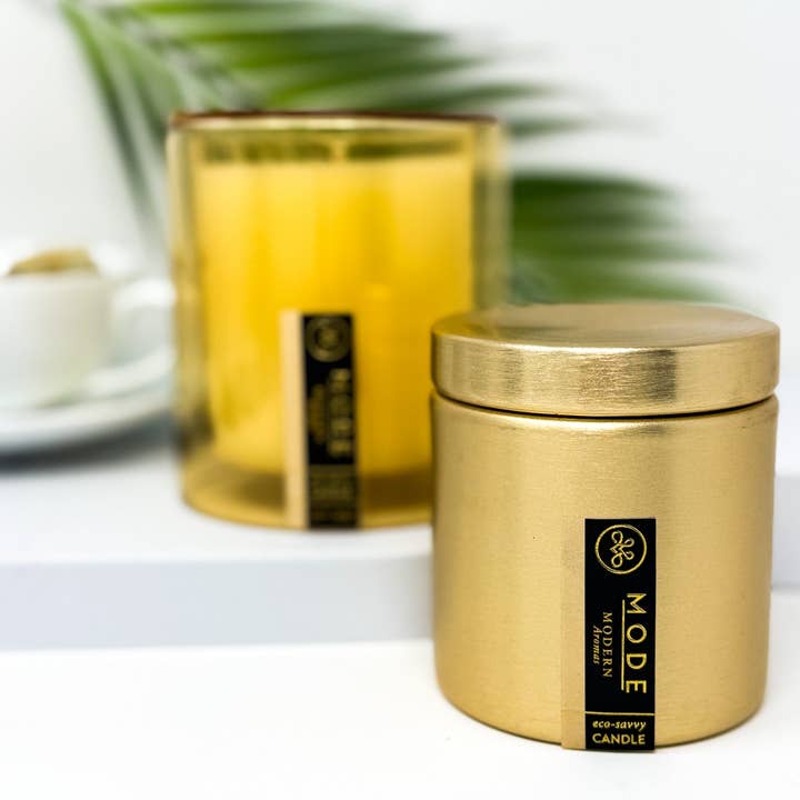 Vela en lata dorada de té blanco y jengibre de 9 oz. para venta al por mayor de MODE modern aromas