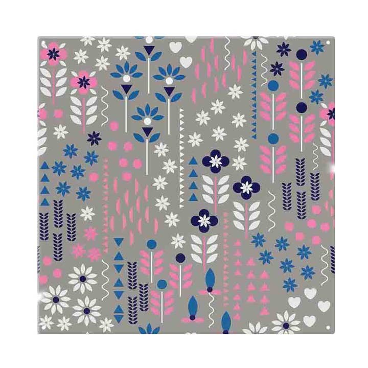 Udvalg af blomster i lyserød, blå og hvid stænk baggrund for engroshandel hos Benjamin Tate Design