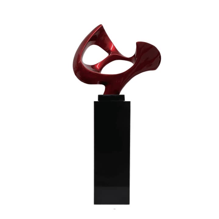 Sculpture de sol abstraite en masque rouge métallique avec support noir, 54" de haut pour la vente par Finesse Decor