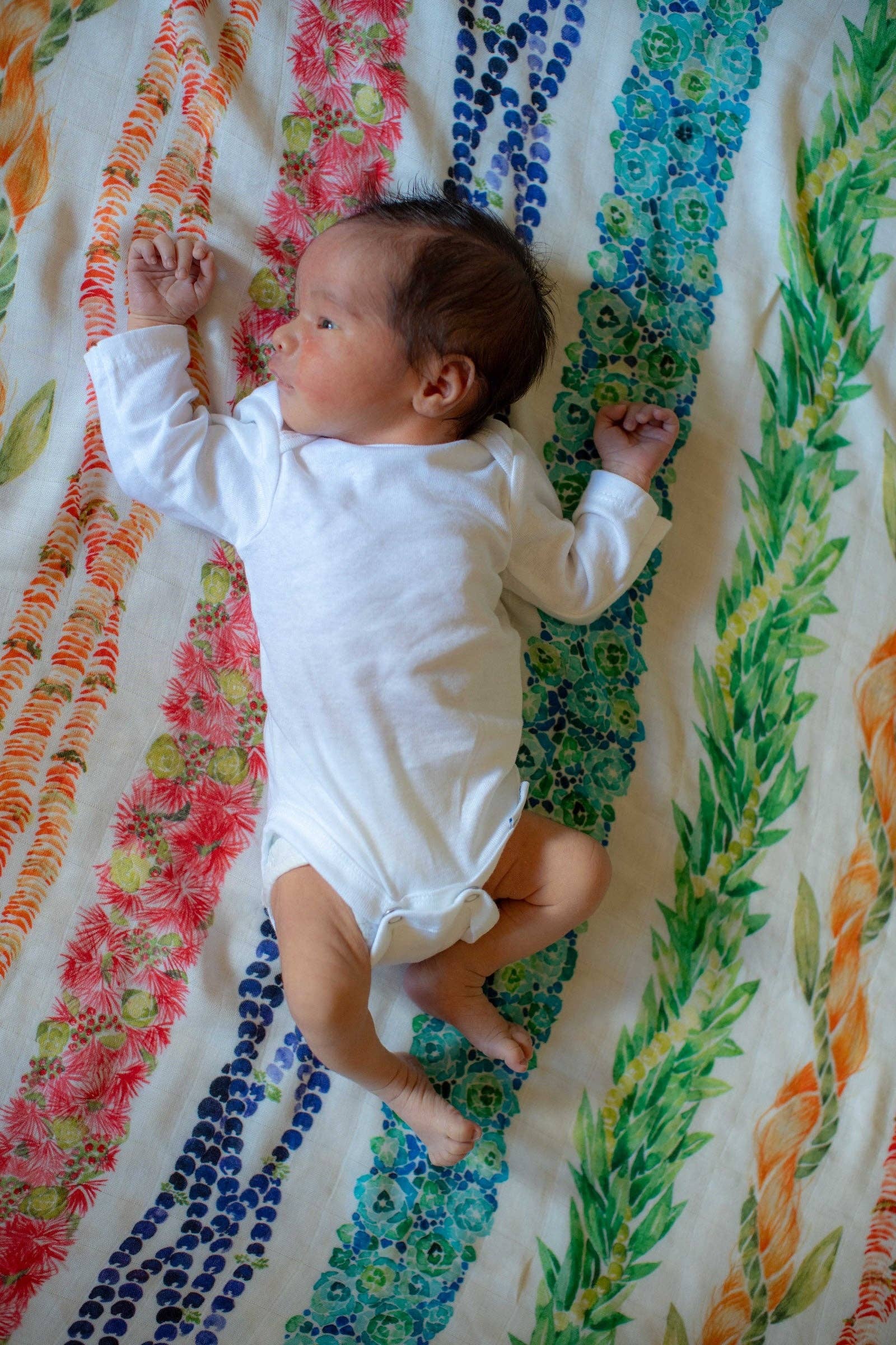 The Keiki Dept – wholesale Swaddle – Baby – Lei Anuenue Bamboo Muslin Kapa Moe (Swaddle Blanket)5