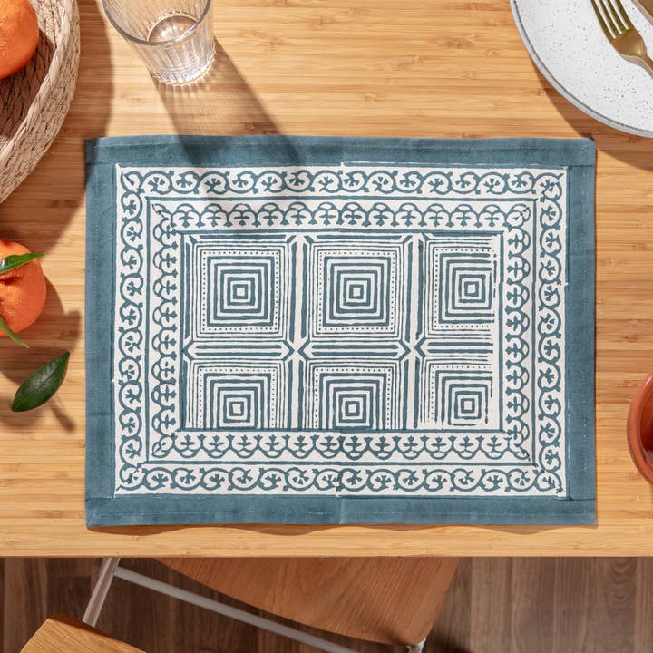 Tapetes com impressão geo estampada em bloco azul escuro (conjunto de 4) por atacado de Effortless Trading co