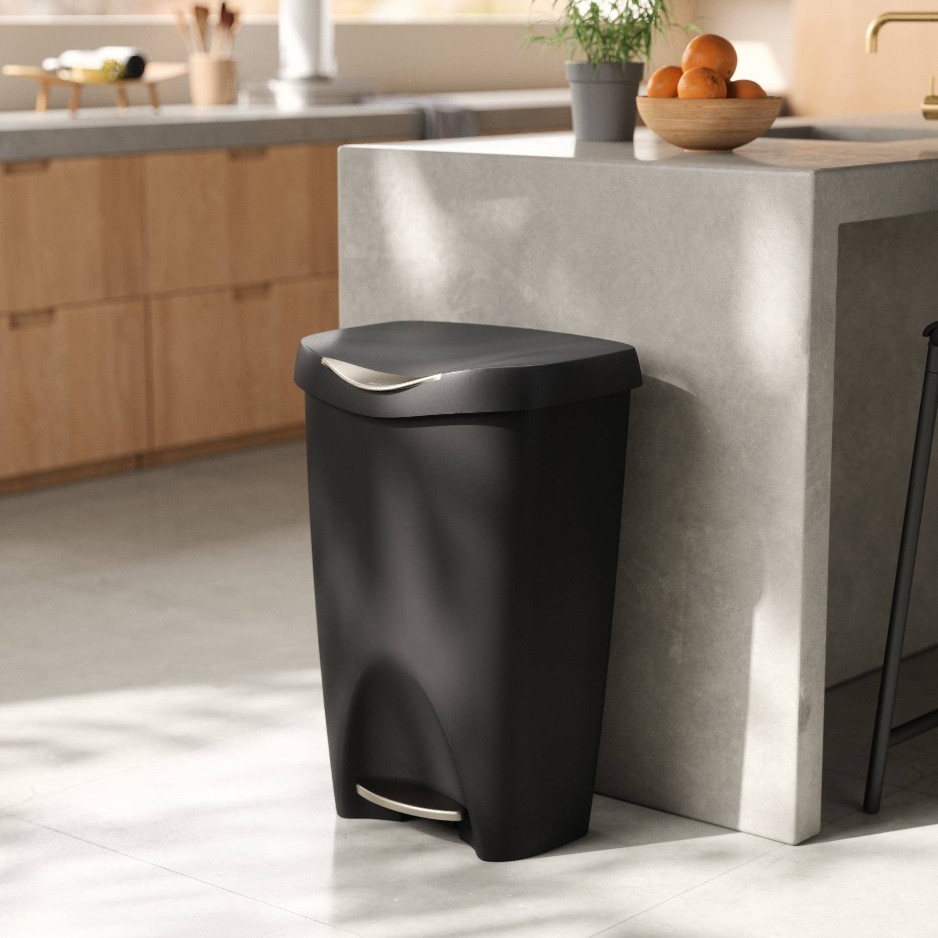 Umbra - Wholesale Trashcan/Trash Bin - Brim Step On Trash Can11