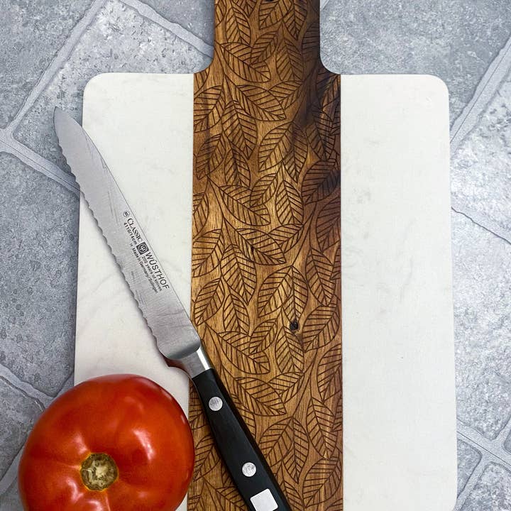 Wilkerson Handmade – wholesale Serveringsfat – Blad vit marmor och trä serveringsbricka