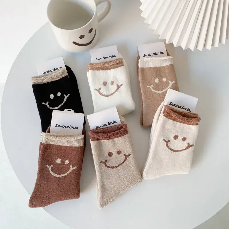Yaya's Luxe Wholesale - Wholesale Socks - Women's - Smile Happy Women's Socks3