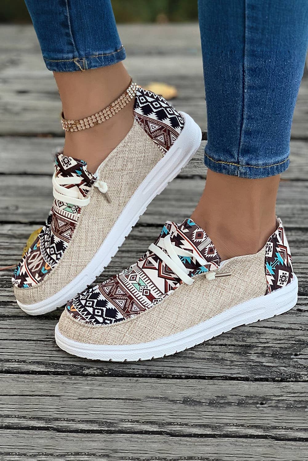 1 the Woman - Wholesale Oxford Shoes - Women's - Vintage Western Patchwork Lace-up Decor Flat Shoes1