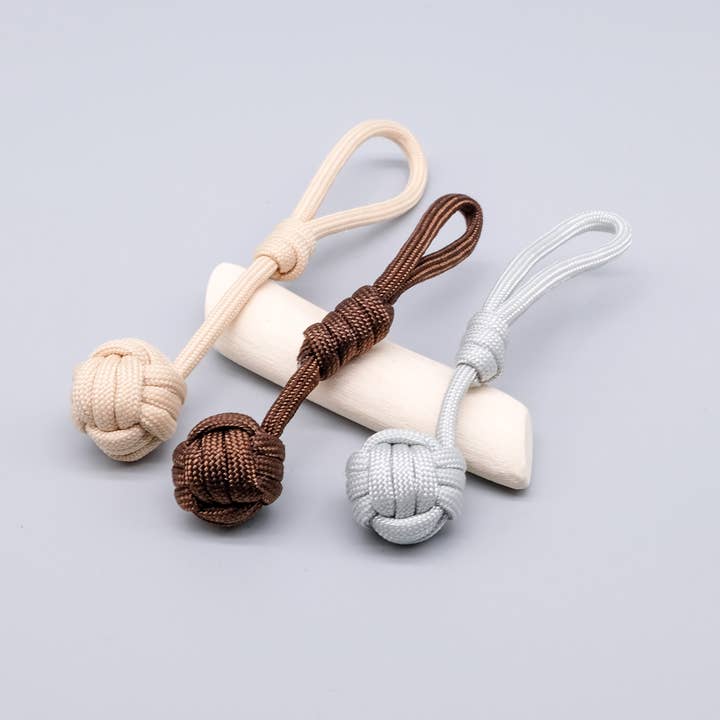 La Fabrique du Noeud - Wholesale Keychain - Unisex - “Monkey Fist” Paracord Key Ring Brown1