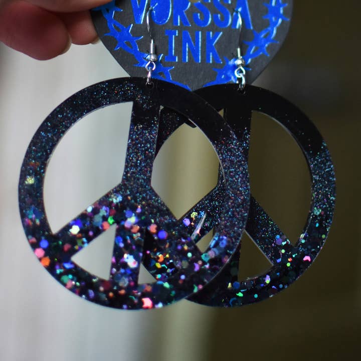 Överi Bling Peace boucles d'oreilles modèles pour la vente par Vorssa Ink