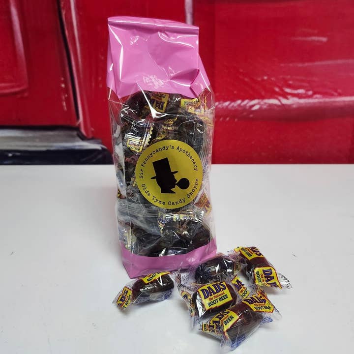 Barricas de Root Beer Dad's®: Um Favorito Nostálgico, Saco Grande por atacado de Sir Pennycandy's Apothecary Polar Provisions