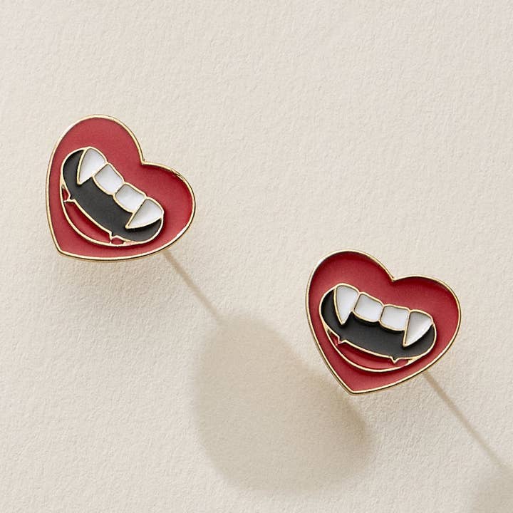 GD Brincos de Coração com Presas de Vampiro para venda a revendedores na Faire0