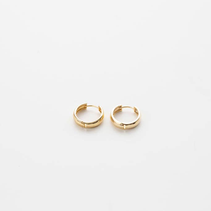 E7196-Klassieke gouden oorring voor wholesale door Heidi Hull Designs