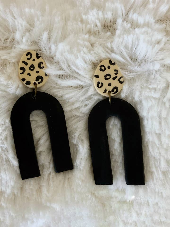 Boucles d'oreilles en pâte polymère Cheetah Ac pour la vente par KLA Designs