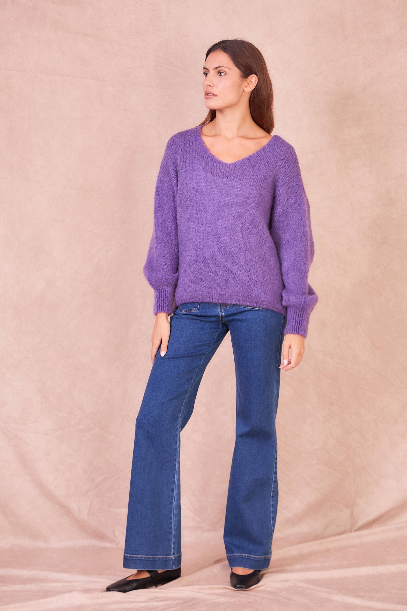 Calie Paris – wholesale Knitted jumper – Women′s – Oversized V-Neck Sweater10