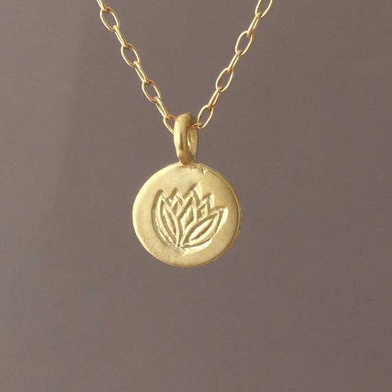 Collier Lotus Coin Disc doré et argenté pour la vente par Jennifer Shon Jewelry