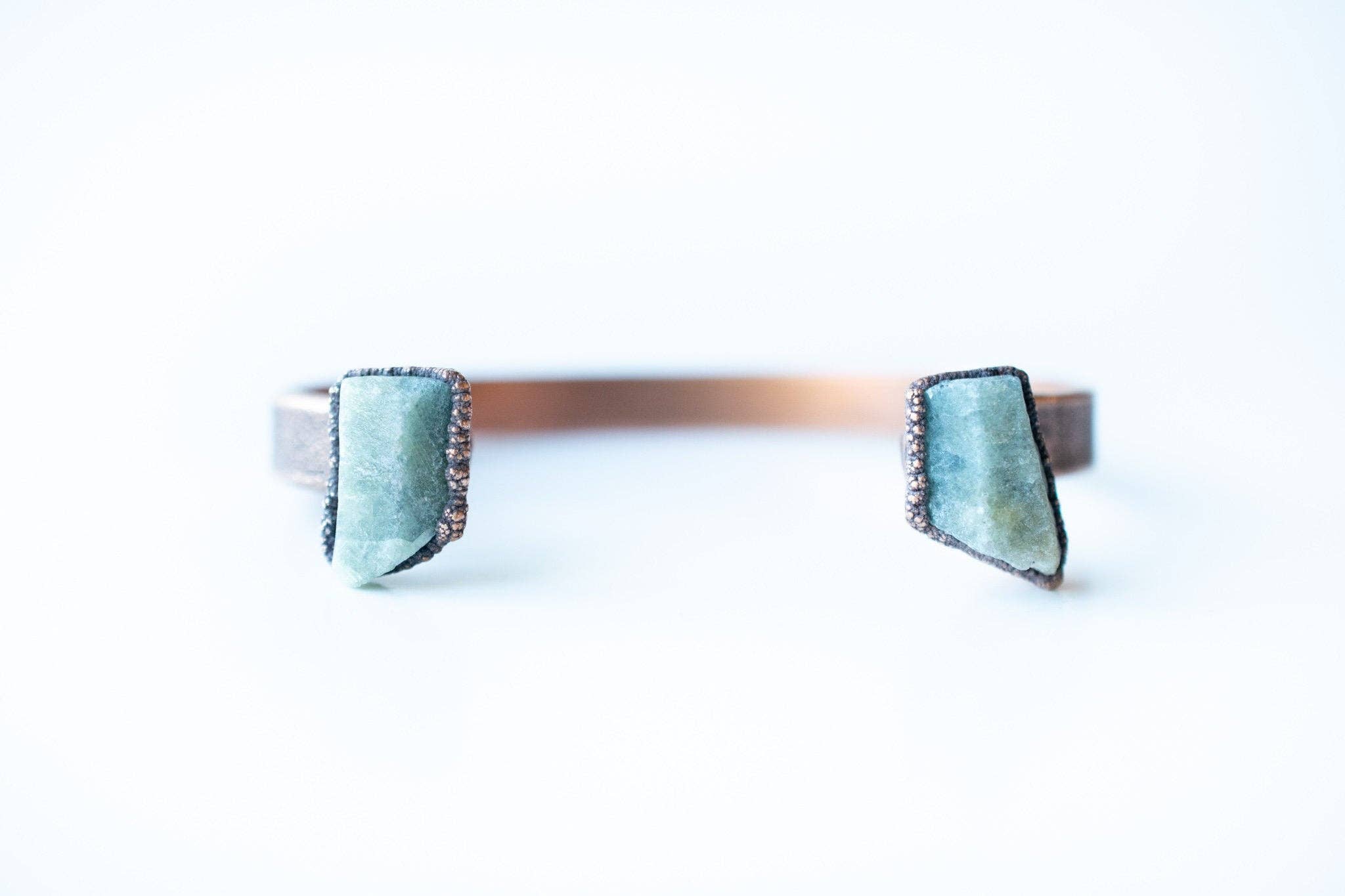 HAWKHOUSE - Venta al por mayor Pulseras tipo brazalete - Brazalete de zafiro con minerales crudos en cobre0