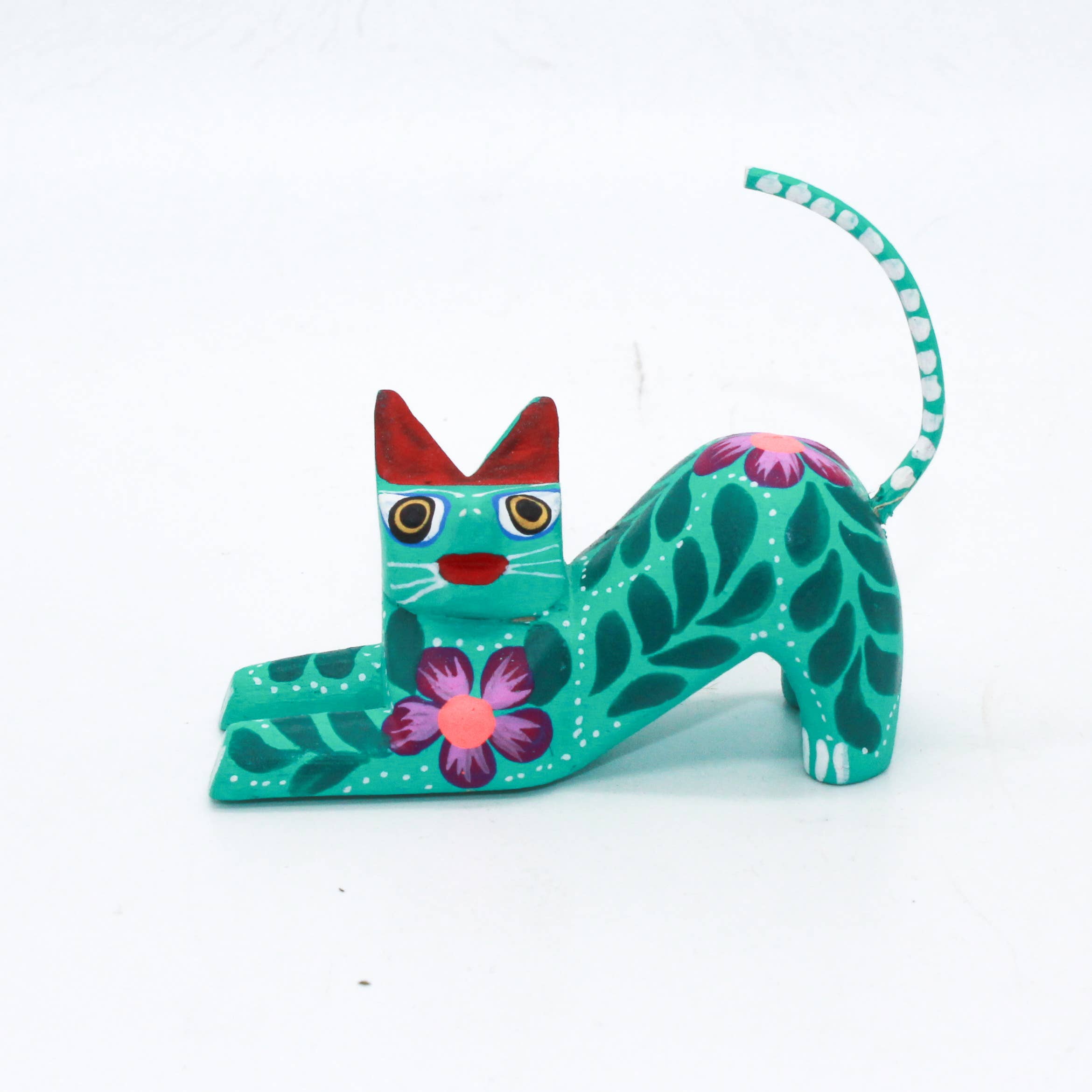 Mexico In My Pocket LLC – wholesale Decorative figurine – Assorted Laying Down Cat Mini Alebrijes2