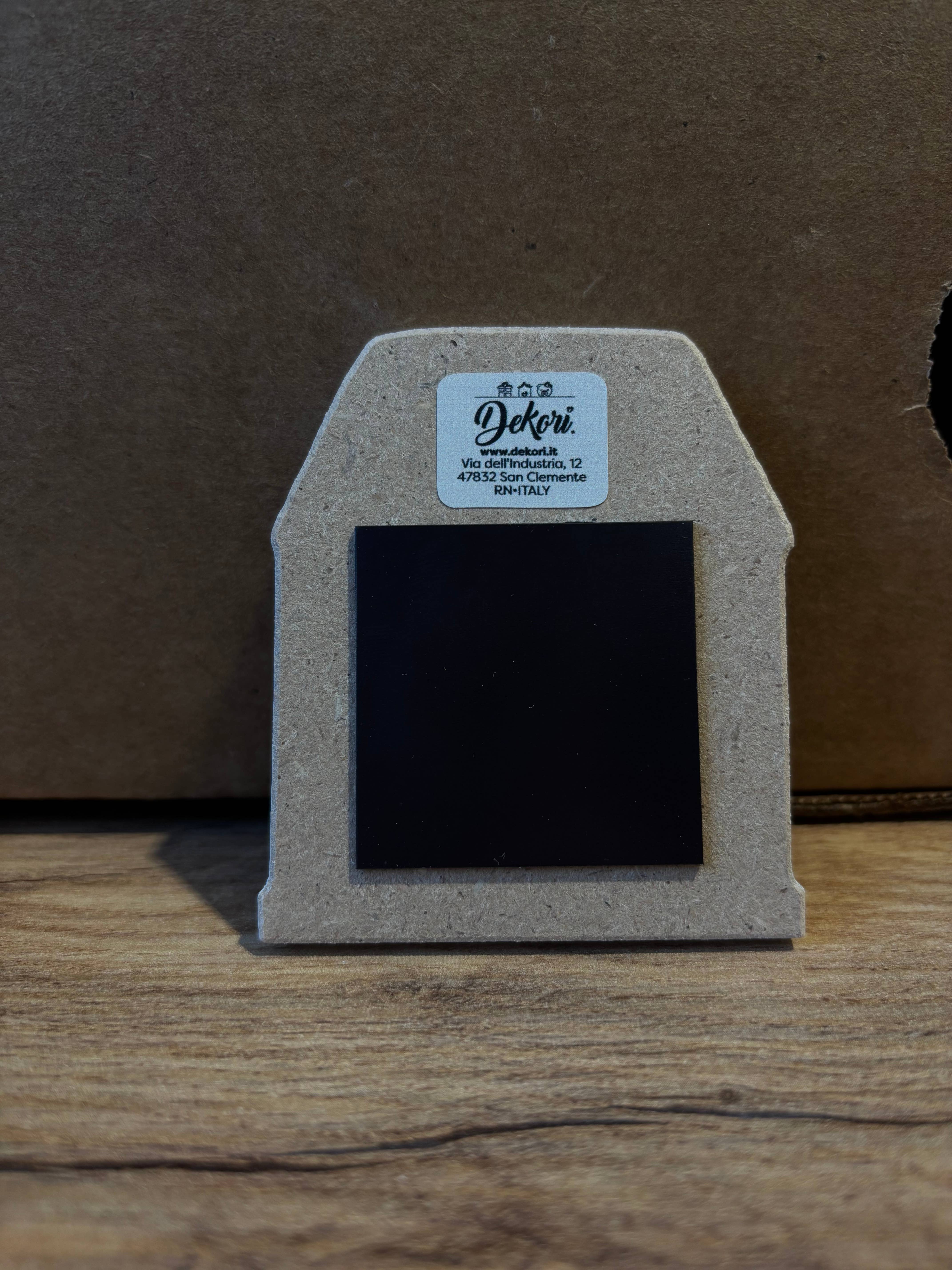 Dekori – wholesale Magnet – Cal Cas. Hund Viftar på Svansen1