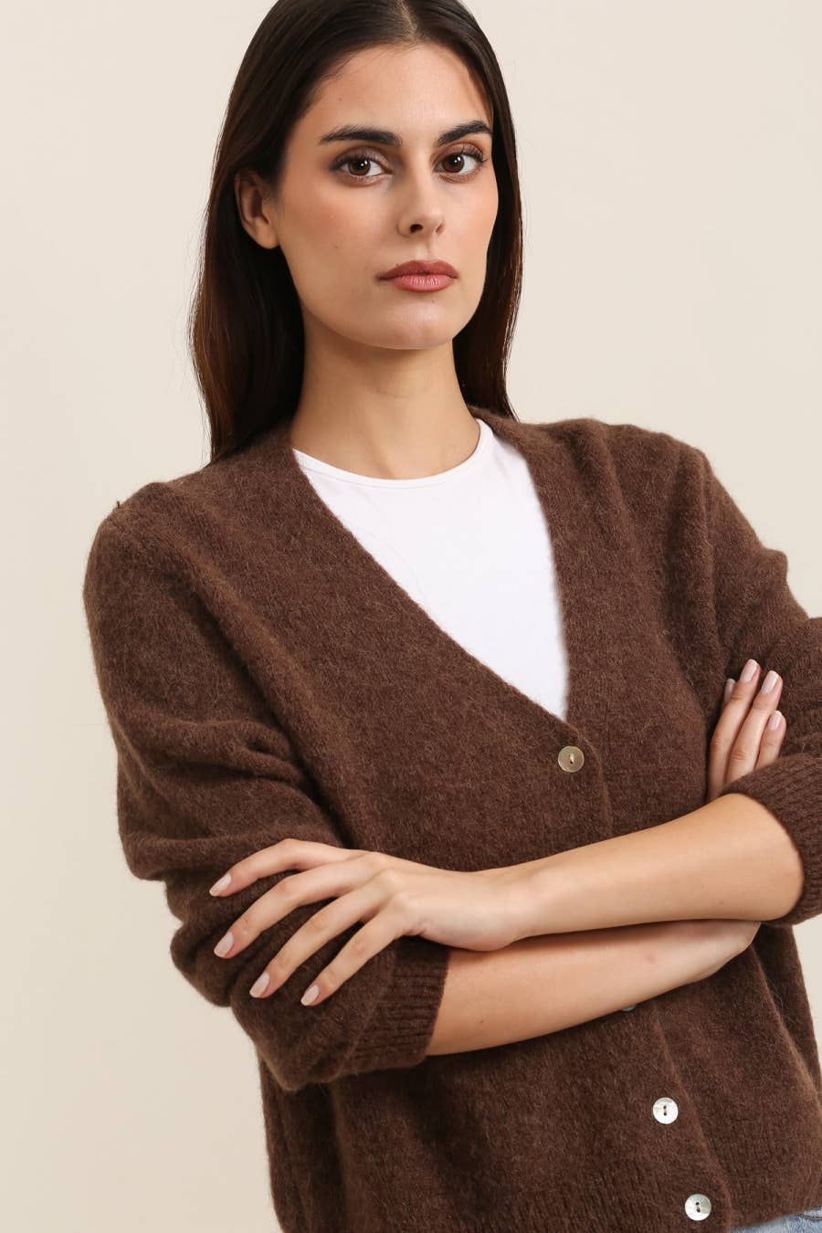 NAÏS PARIS – Engroshandel Cardigan - Dame – Kort v-hals cardigan med knapper i superfin alpaka20