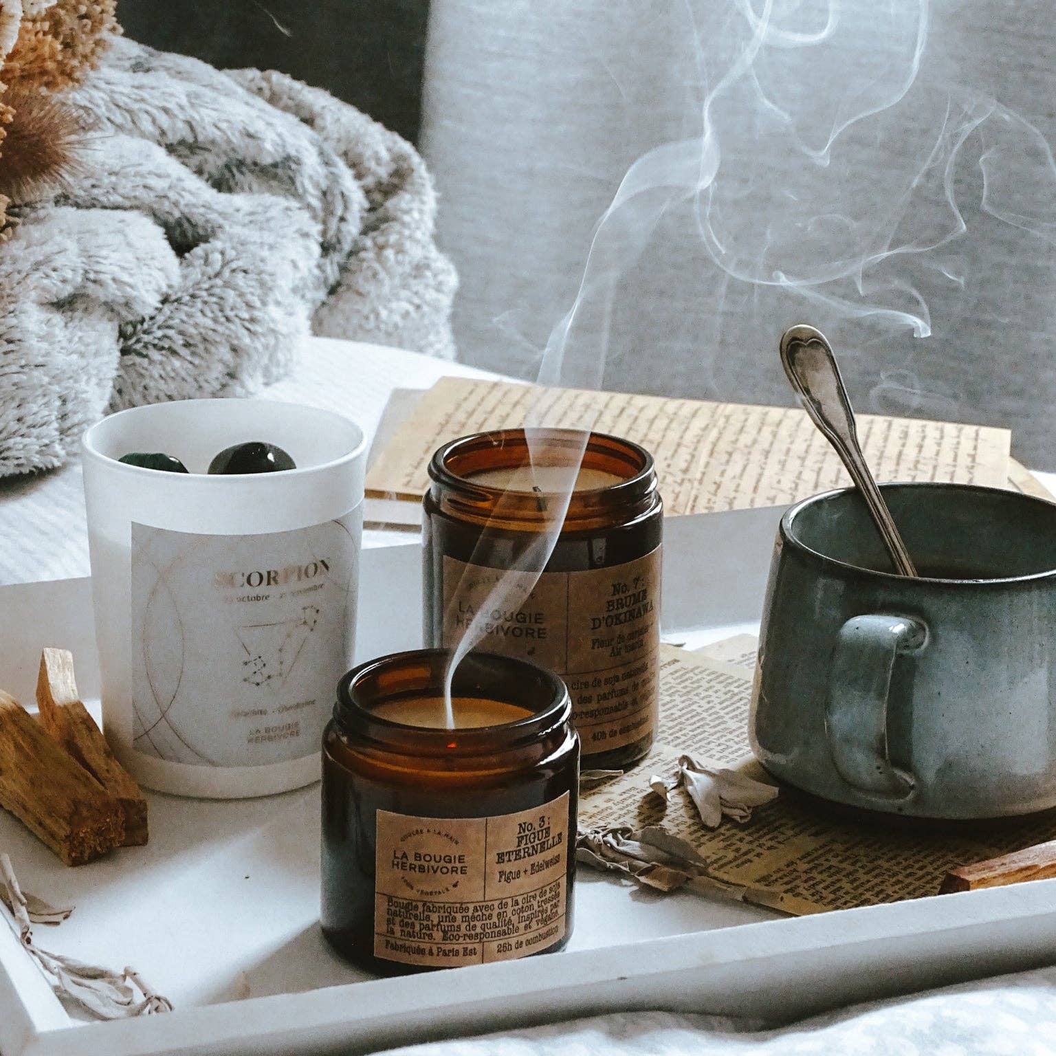 LA BOUGIE HERBIVORE – Vela em jarro/copo por atacado – Sagittarius – Vela astrológica com duas pedras de litoterapia3