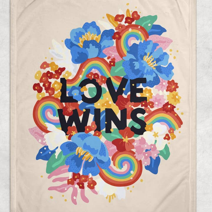 Couverture polaire Love Wins pour la vente par Potter's Printing