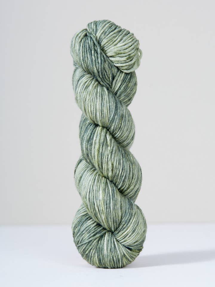 Monokrom Worsted | 4070 for engroshandel hos Urth Yarns