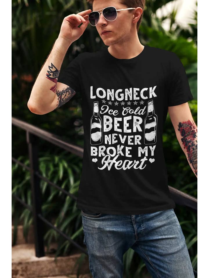Svart ULTRABASIC T-shirt herr Longneck Ice Cold Beer Never Broke My Heart - Beer Lover Tee Shirt för wholesale på Faire