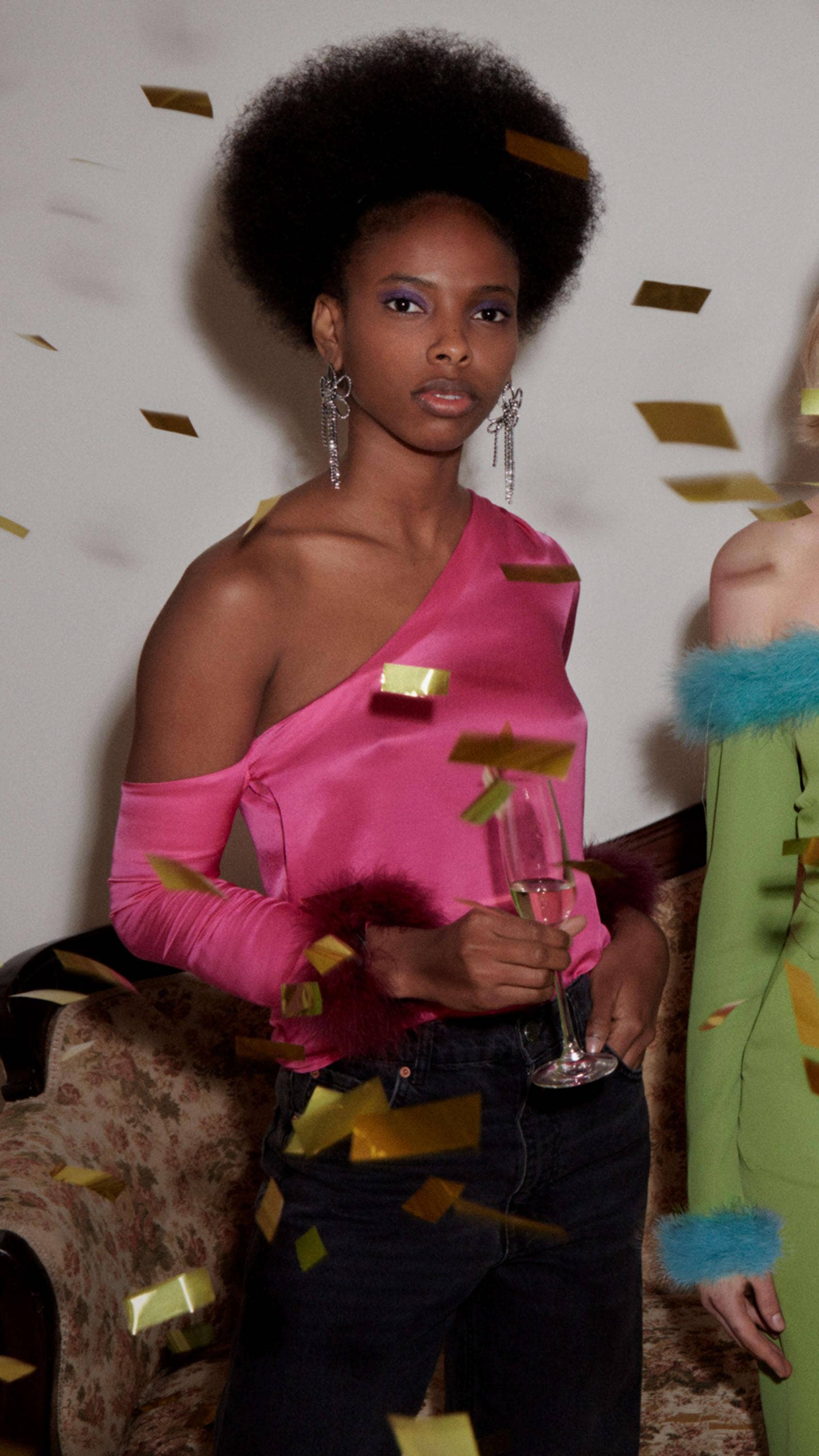 CARMEN SAYS - Wholesale Blouse - Women's - Top asimétrico de plumas5