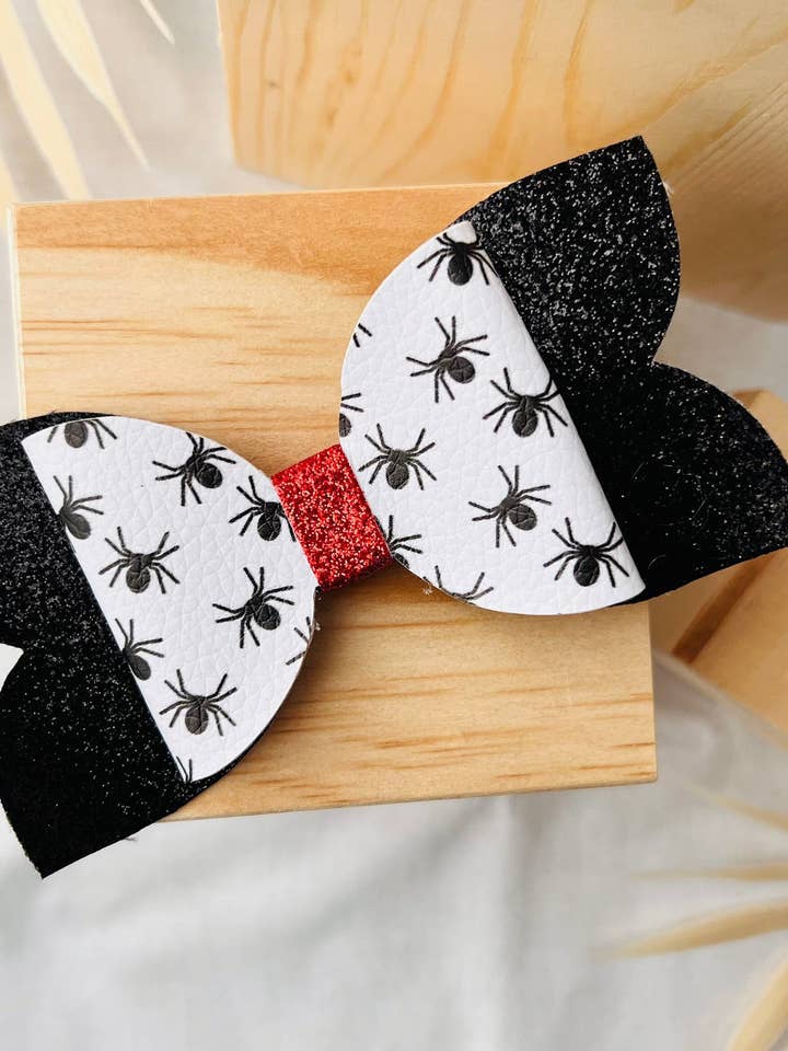 Noeud d'Halloween en forme d'araignées rampantes pour la vente par Lavender Avenue