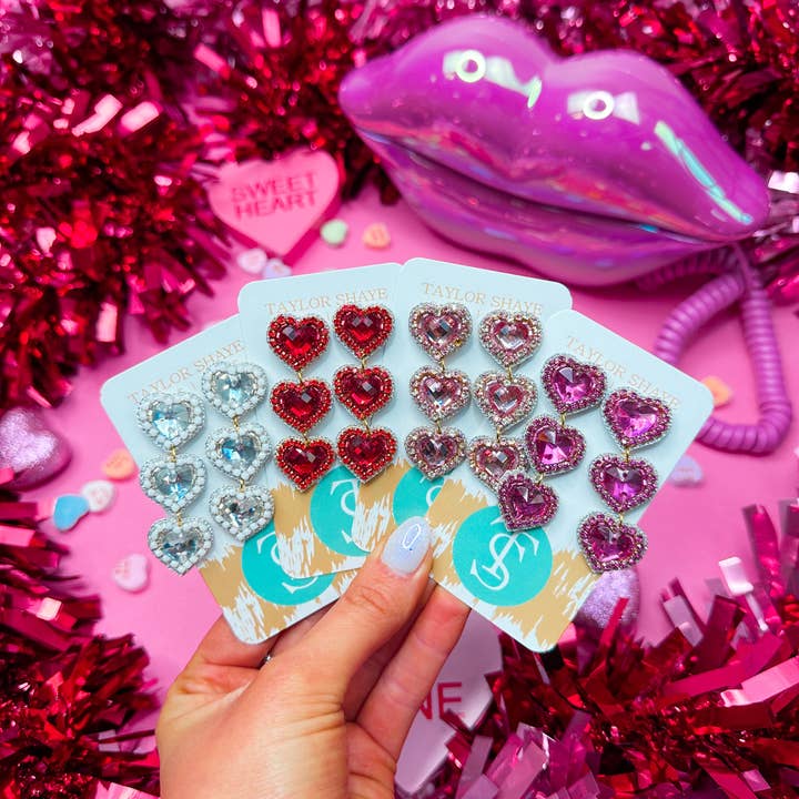 Taylor Shaye Designs - Vente Boucles d'oreilles pendantes - Coeurs à trois perles Rosaline2