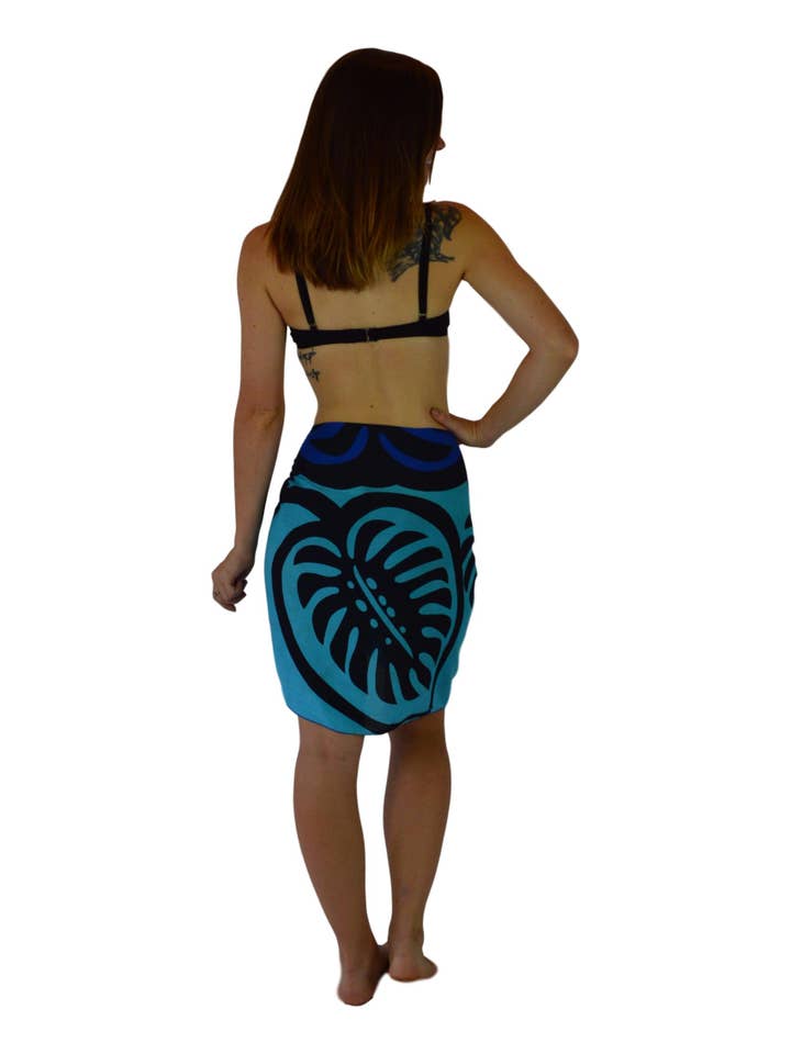 Island Style Clothing Co by Akamai Distribution Ltd - Vente Cache-maillot – femme - Sarong Monstera - Paréo de plage gris et beige avec boucle2