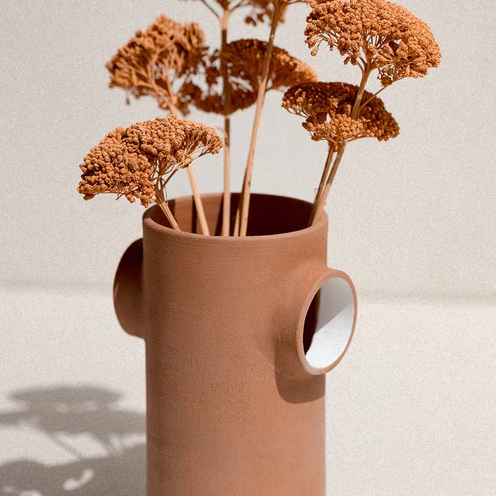 Claycraft - Wholesale Vaas - Handgemaakte minimalistische open terracotta keramische vaas2