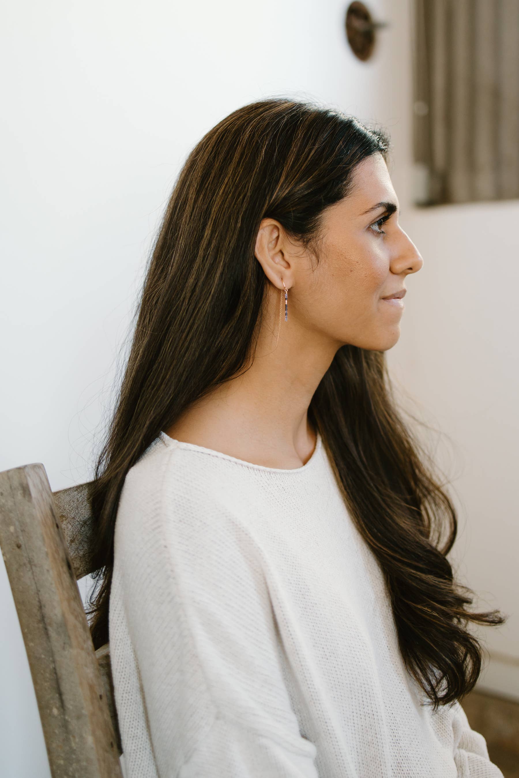 Mira Kauai - Vendita all'ingrosso Orecchini pendenti - Orecchini minimali con perline di vetro blu italiane4