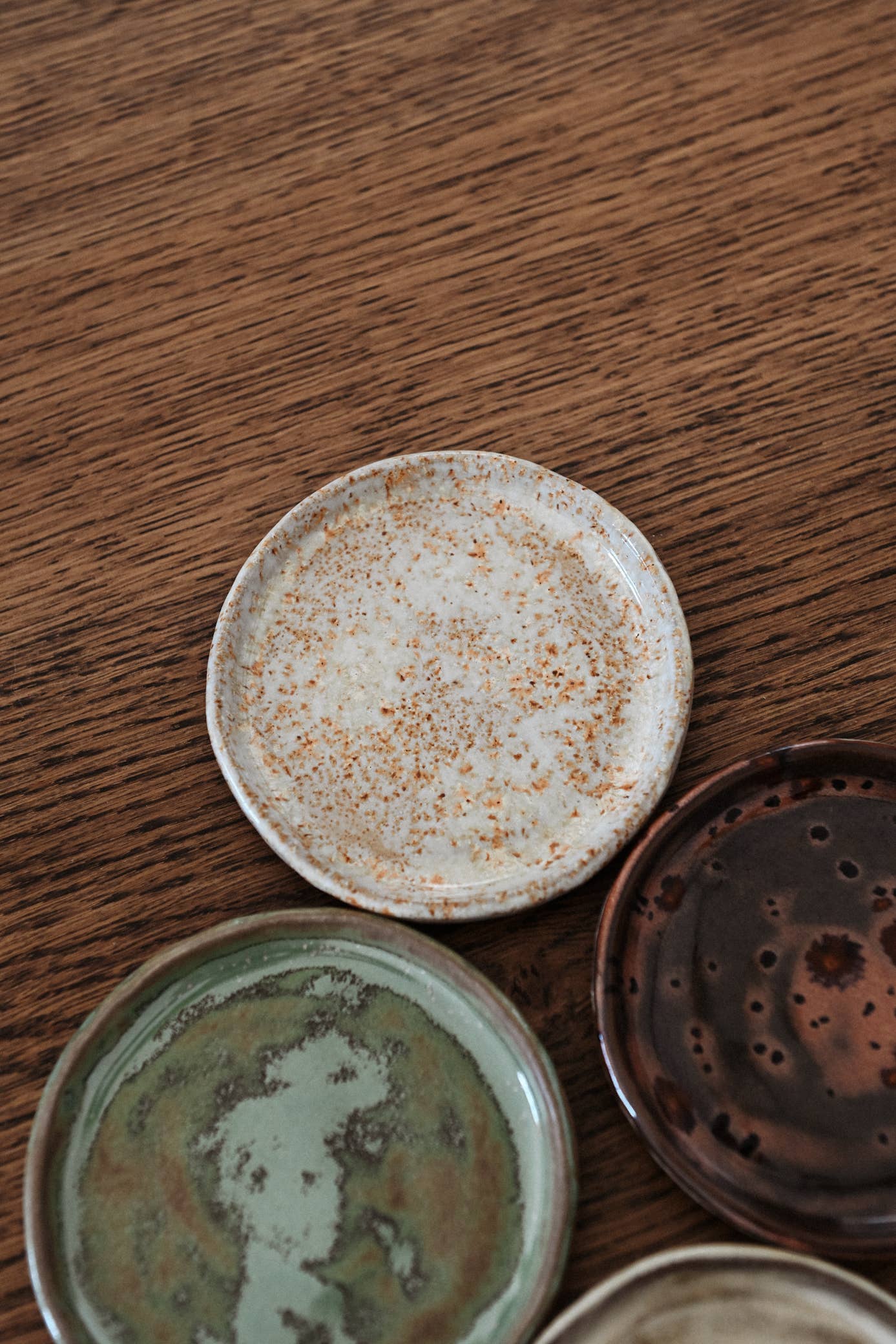 Studio ÜM – Großhandel Servierteller – Kleine handgefertigte Keramikplatten4