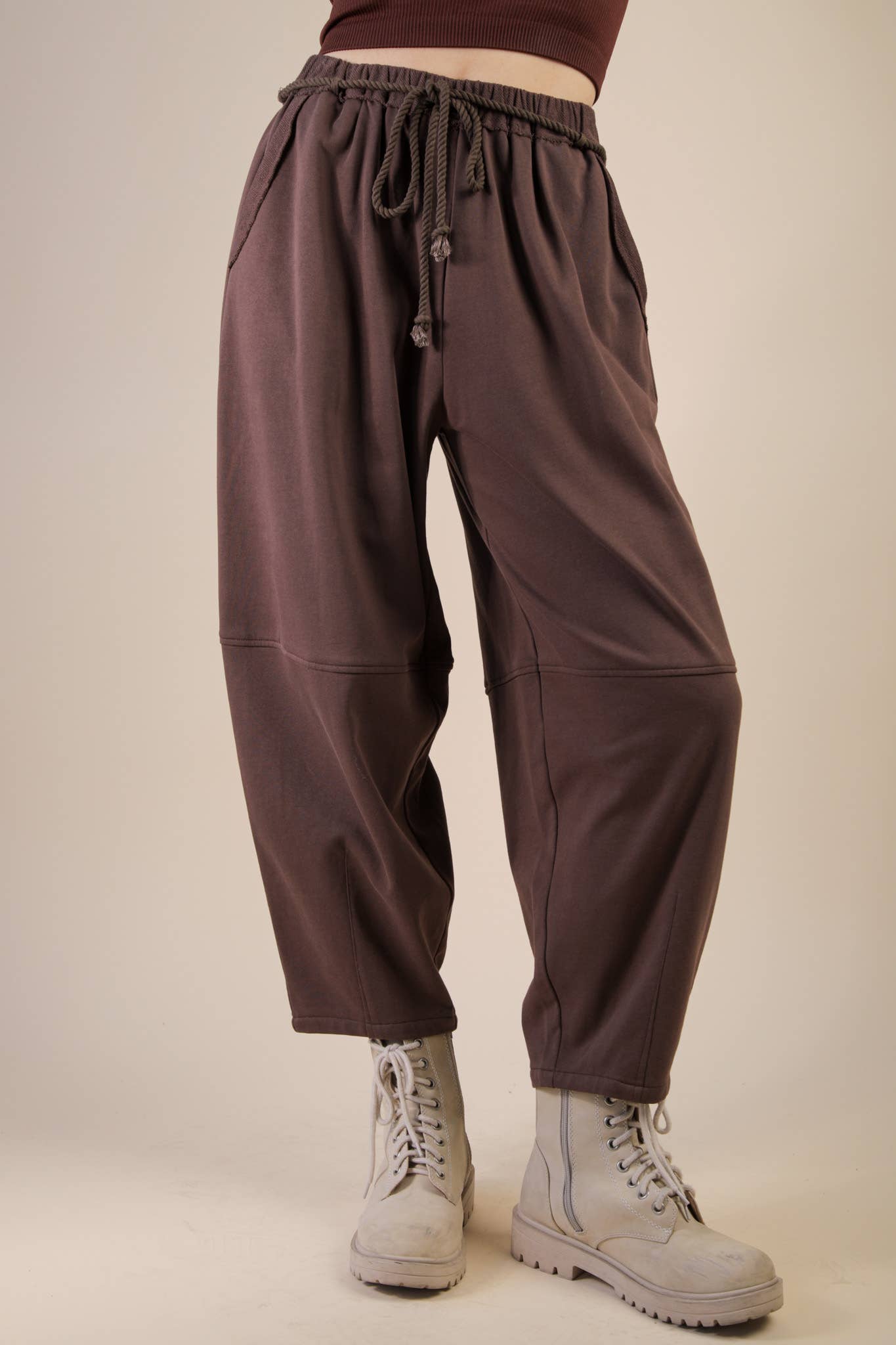 VERY J – Calças - Mulher por atacado – NP70814-Calças de Barril com Faixa de Cintura Trançada4