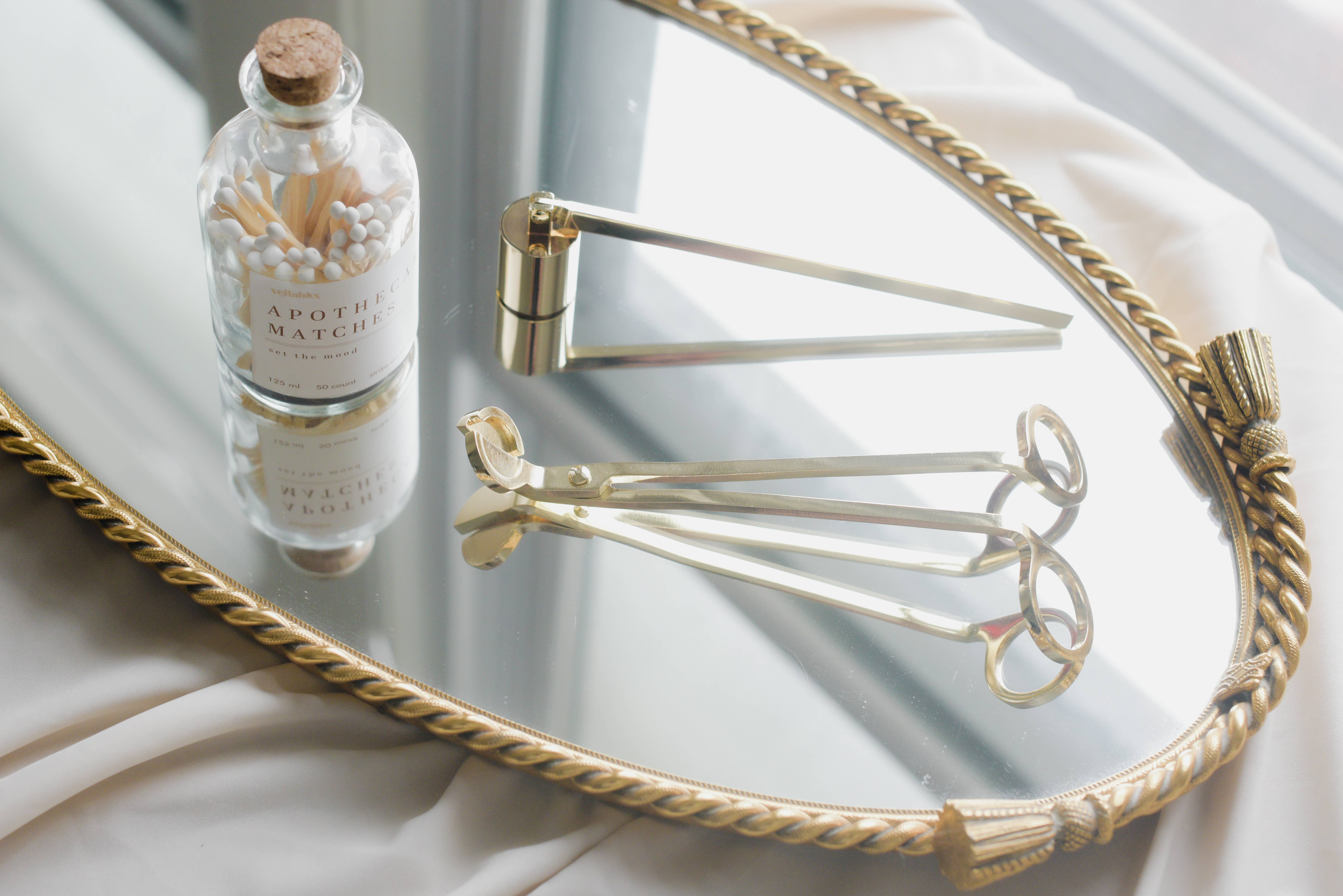 Vella & Co. by Vellabox – Apagador de velas por atacado – Apaga-velas dourado1