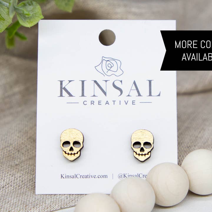Skull Wood Stud Øreringe for engroshandel hos Kinsal Creative