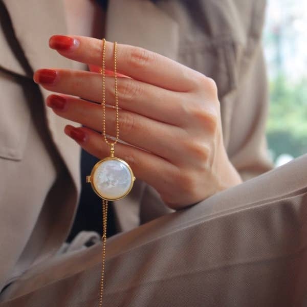 LanLivia - Vente Collier à médaillon - Collier à médaillon rond à ouverture par sachet MOP
