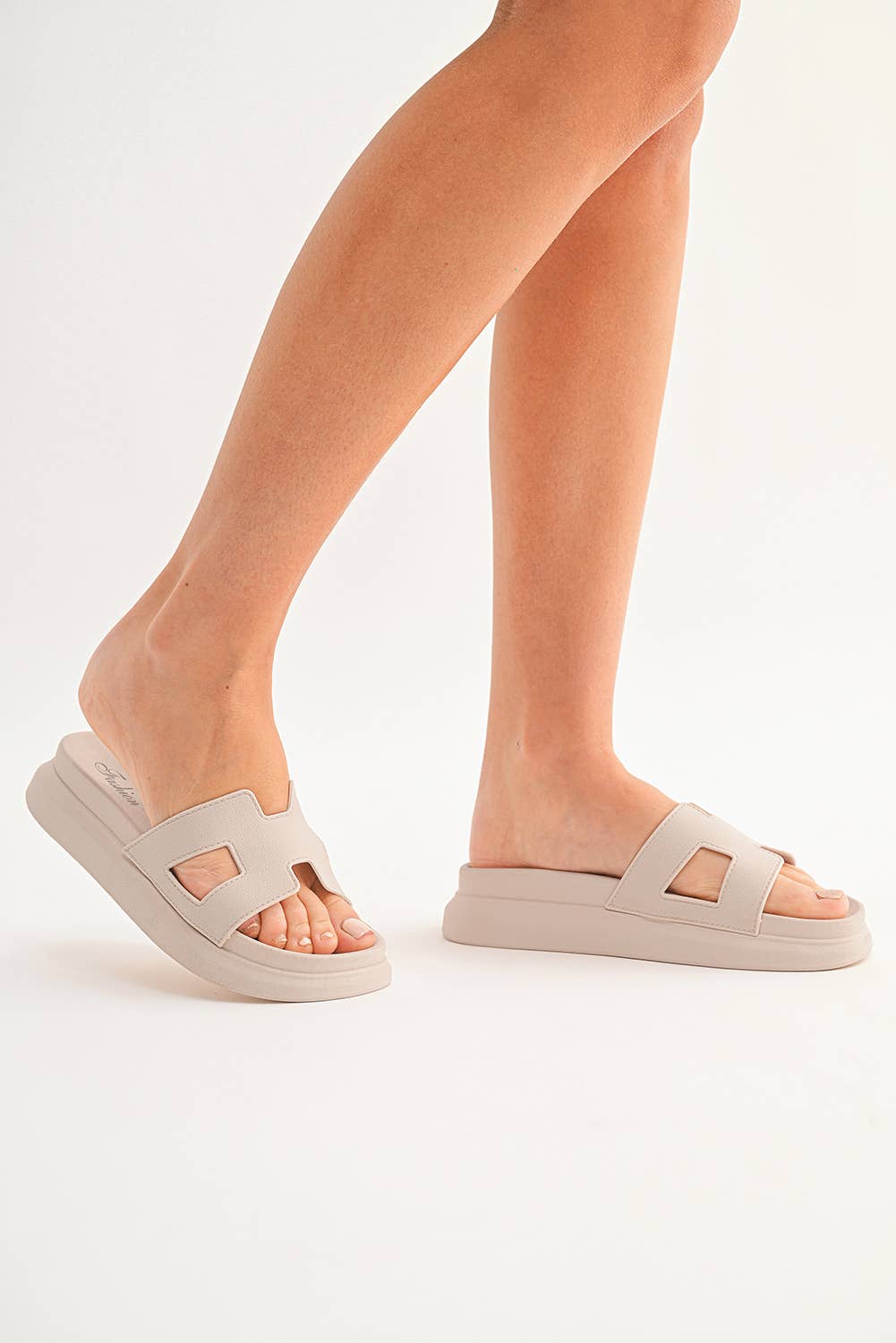 Aapparella - Wholesale Slides - Women's -  Cutout Design Open Toe Platform Slippers | US5.5-8.52
