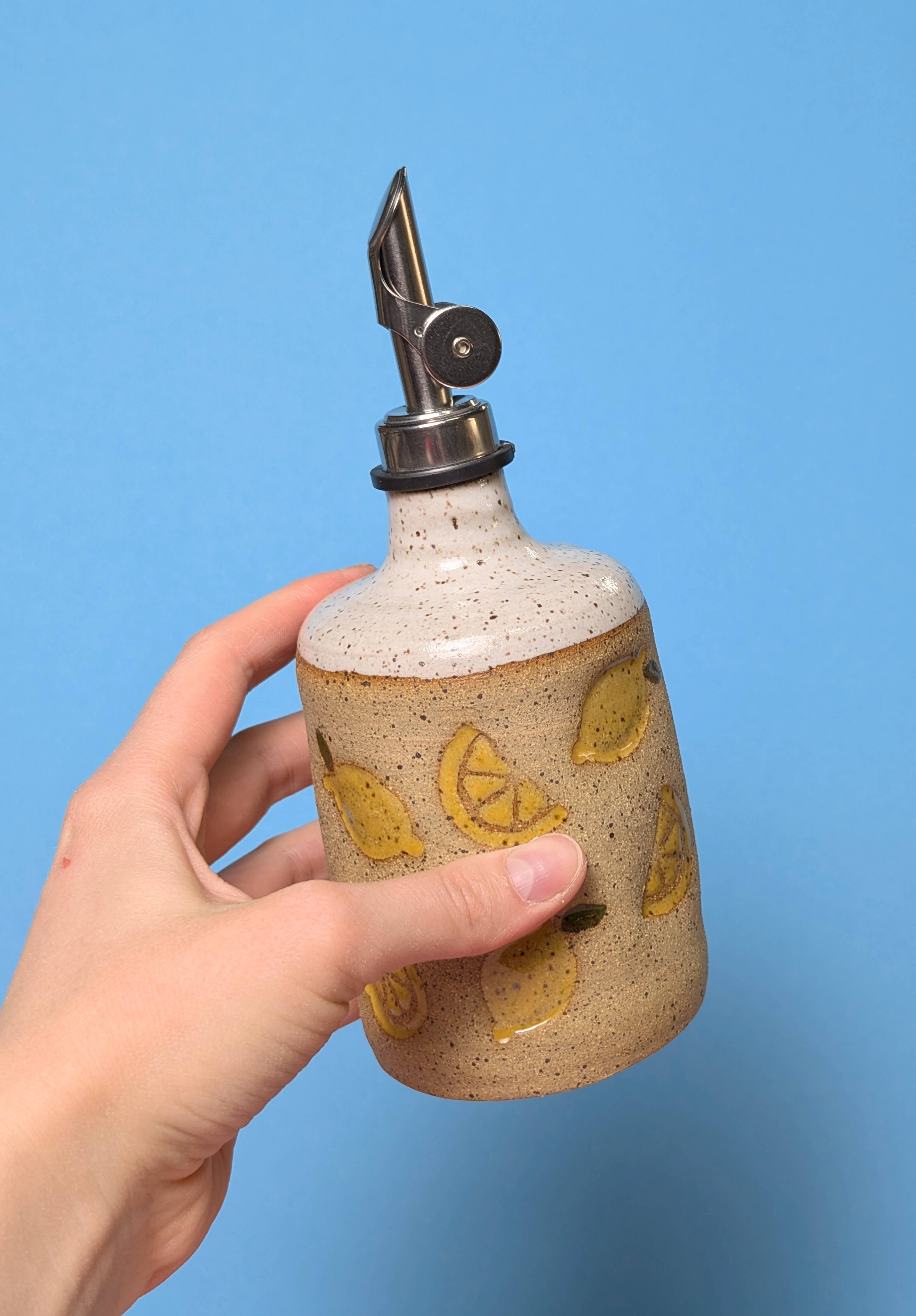 Osso Ceramics - Wholesale Oil/vinegar dispenser - Oil Cruet in Lemon Stamp