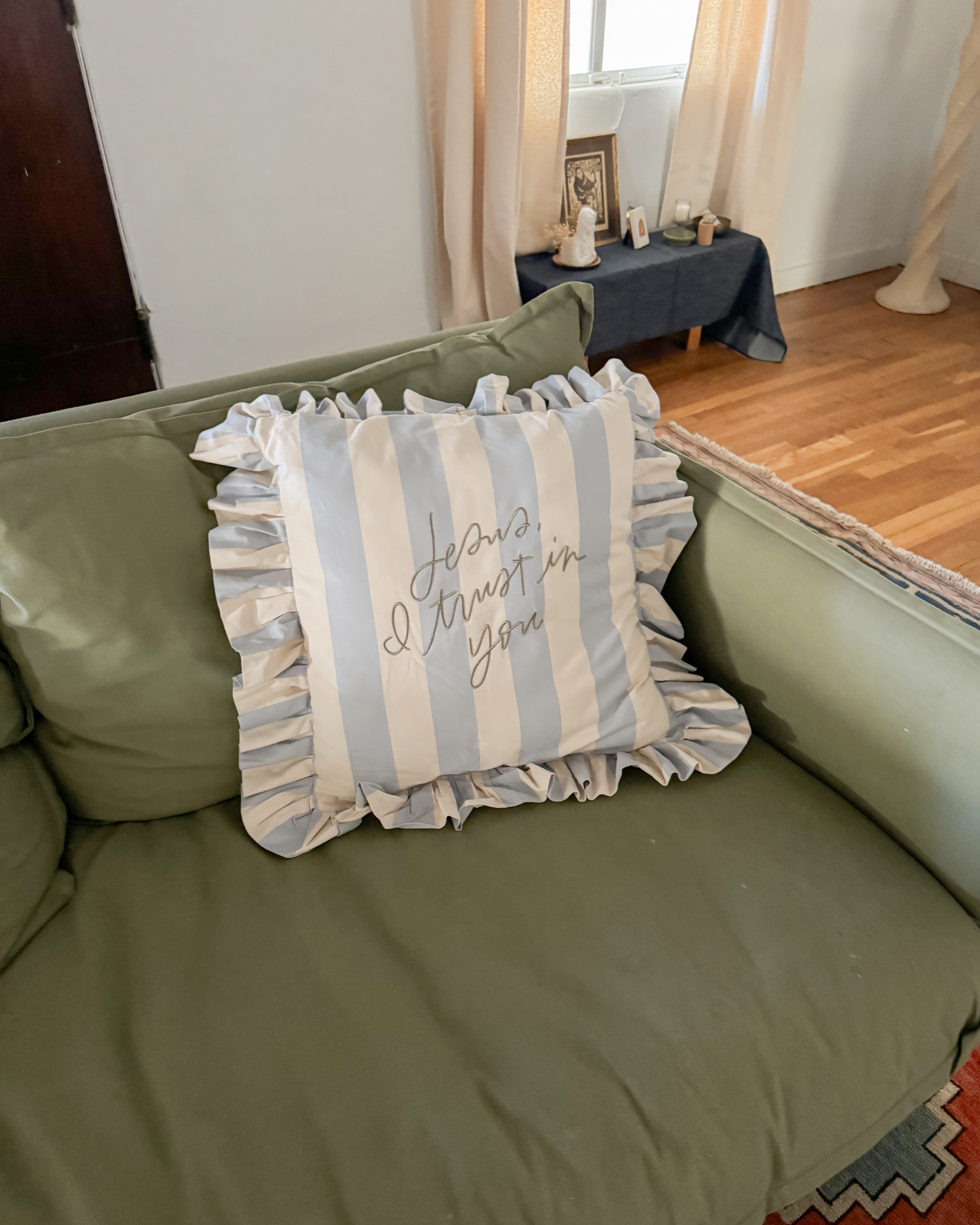 Be A Heart – wholesale Throw/decorative pillow – Jesus, I Trust in You Striped Pillow2