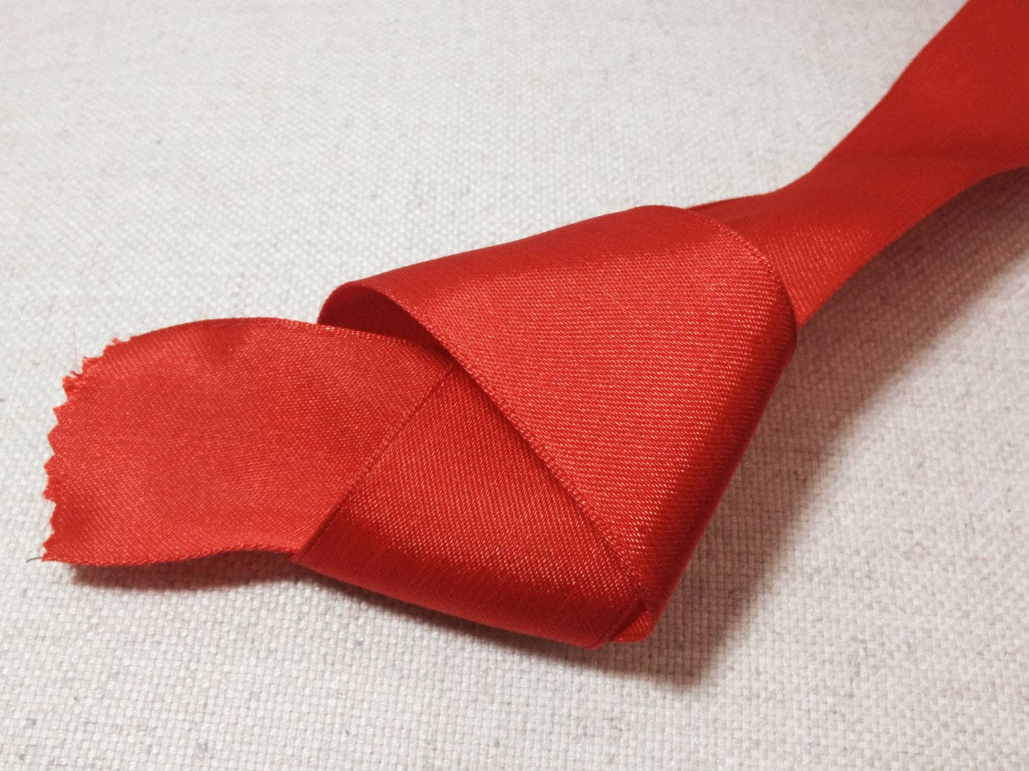 Kims Crafty Corner – wholesale Ribbon – Gift wrapping – Red Satin Style Wired Edge Ribbon. 3.8cm / 1.5" Wide. Wedding Ribbon. Craft Ribbon. Priced per metre1