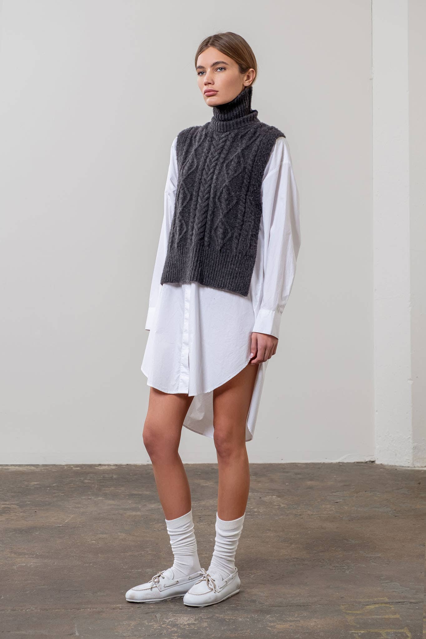 Moon River - Wholesale Outerwear Vest - Women's - SIDE SLIT CABLE SWEATER VEST5