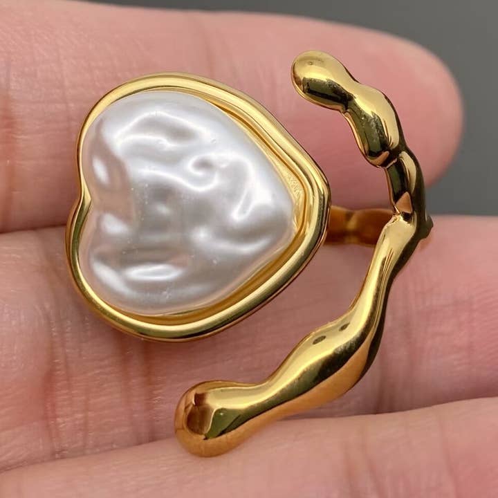 Bague ajustable plaquée or 18K incrustée de perle en forme de cœur - FGS pour la vente par Mio Queena