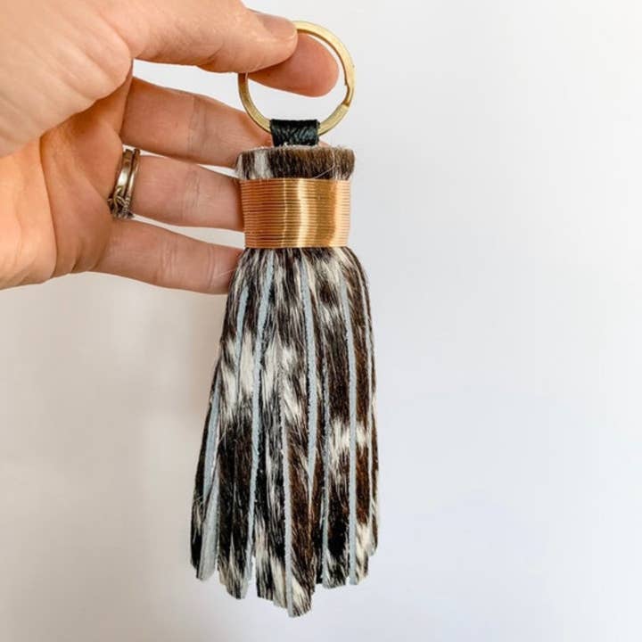 Wild Sky Leather – Porta-chaves - Mulher por atacado – Chaveiro de borla de cabelo salpicado grande em couro