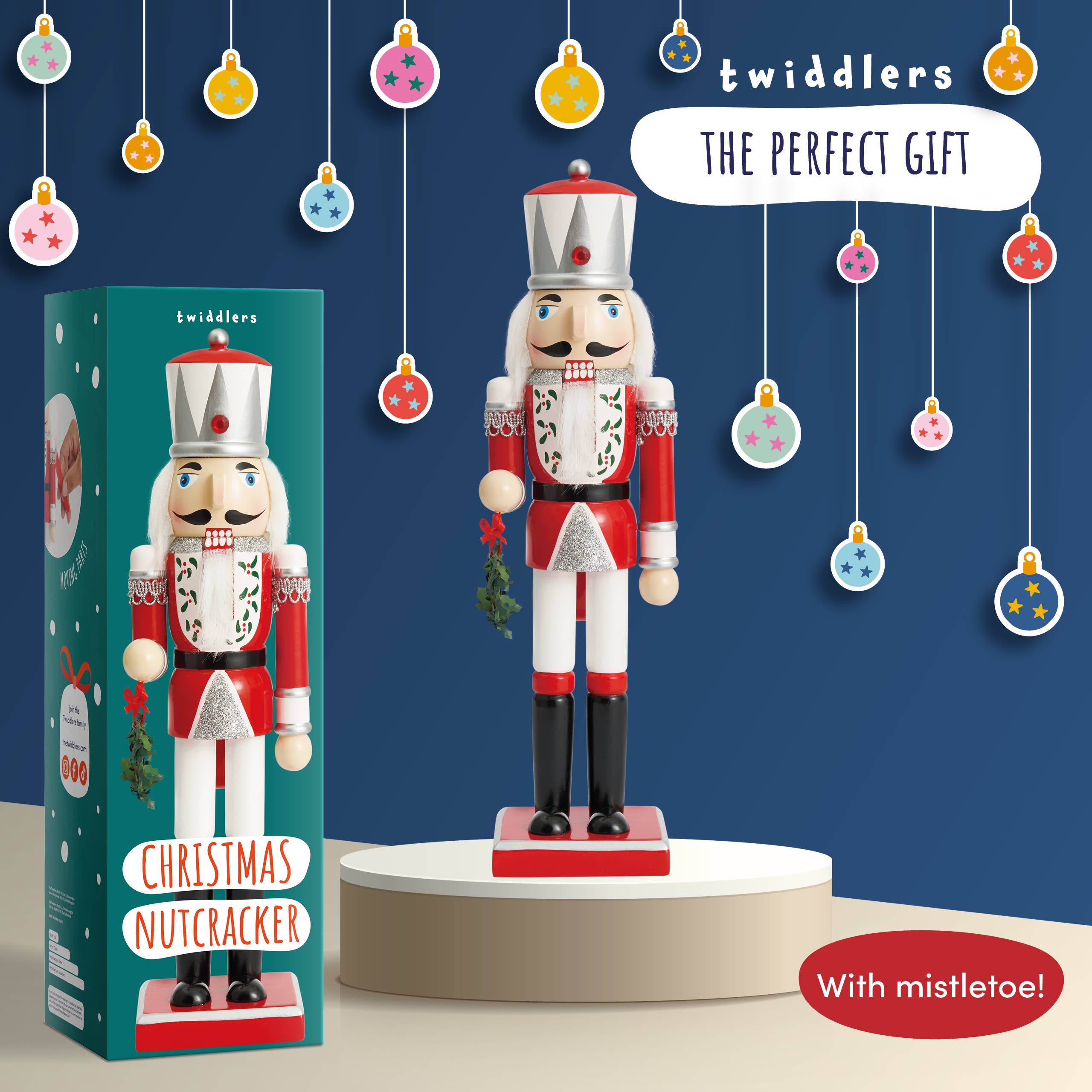 The Twiddlers - Venta al por mayor Decoración navideña - Cascanueces de madera navideño de 30 cm (12”) rojo y plateado7
