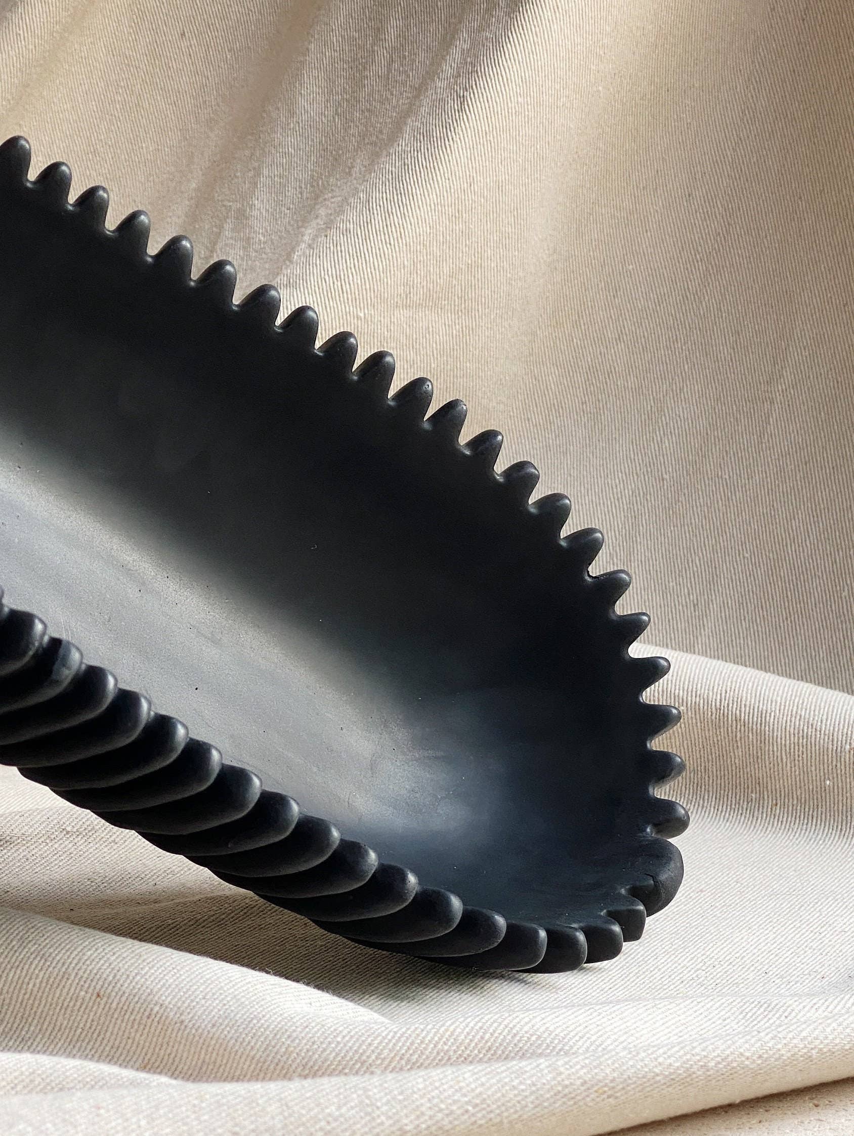 Atelier La Rouleuse - Wholesale Decorative Plate/Dish/Bowl - FORMA handmade concrete bowl1