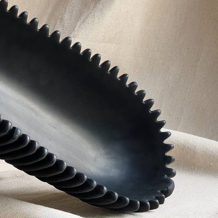 Atelier La Rouleuse - Wholesale Decorative plate/dish/bowl - FORMA handmade concrete bowl1