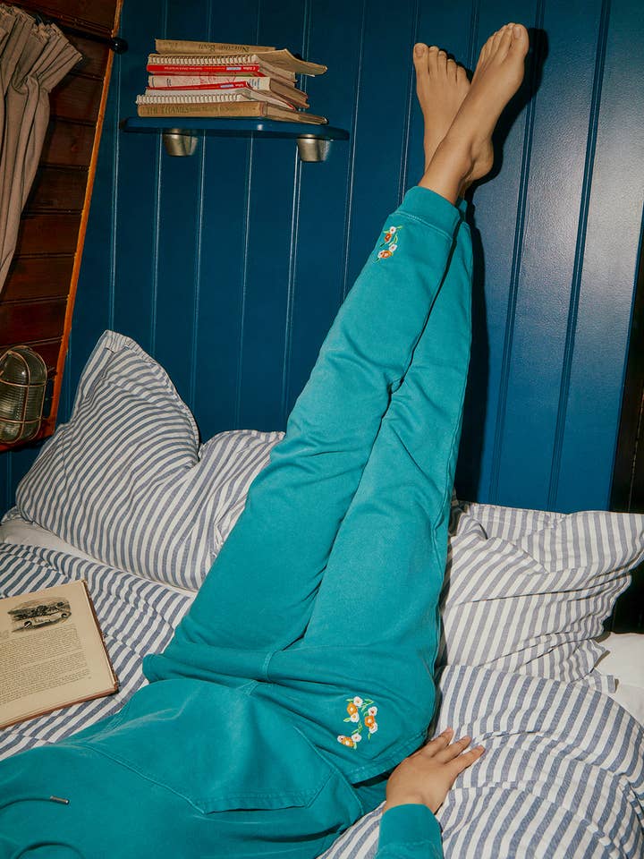 Joggers Florales Bordados Verde Azulado Algodón Orgánico Mujer para venta al por mayor de INGMARSON